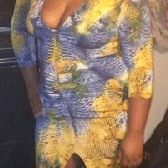 Fitted snake print dress with deep v neck and slit - Picture 2 of 2